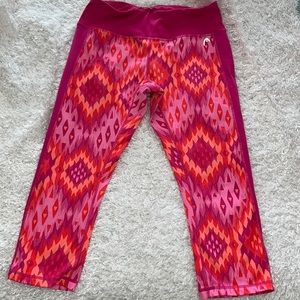 Head Orange and Pink Ikat Capri Leggings - Medium